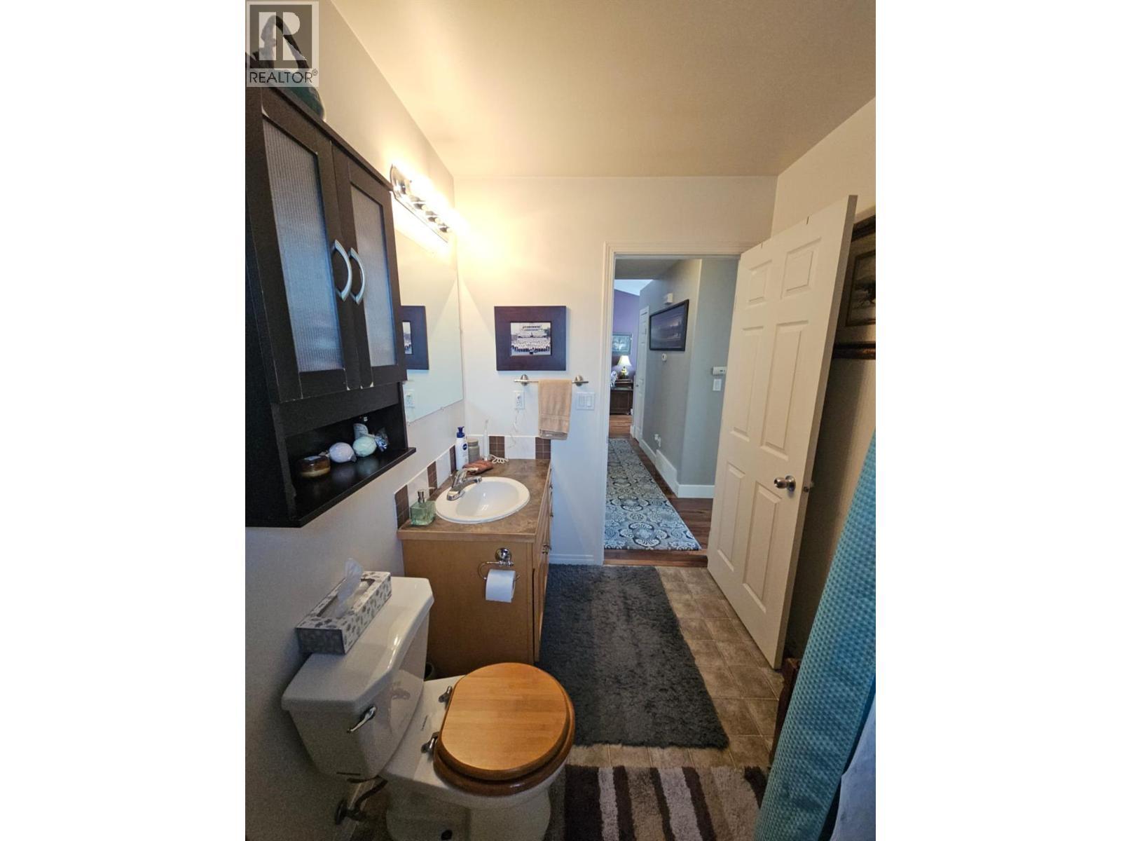 84 Wolverine Avenue, Tumbler Ridge, BC - Indoor Photo Showing Bathroom