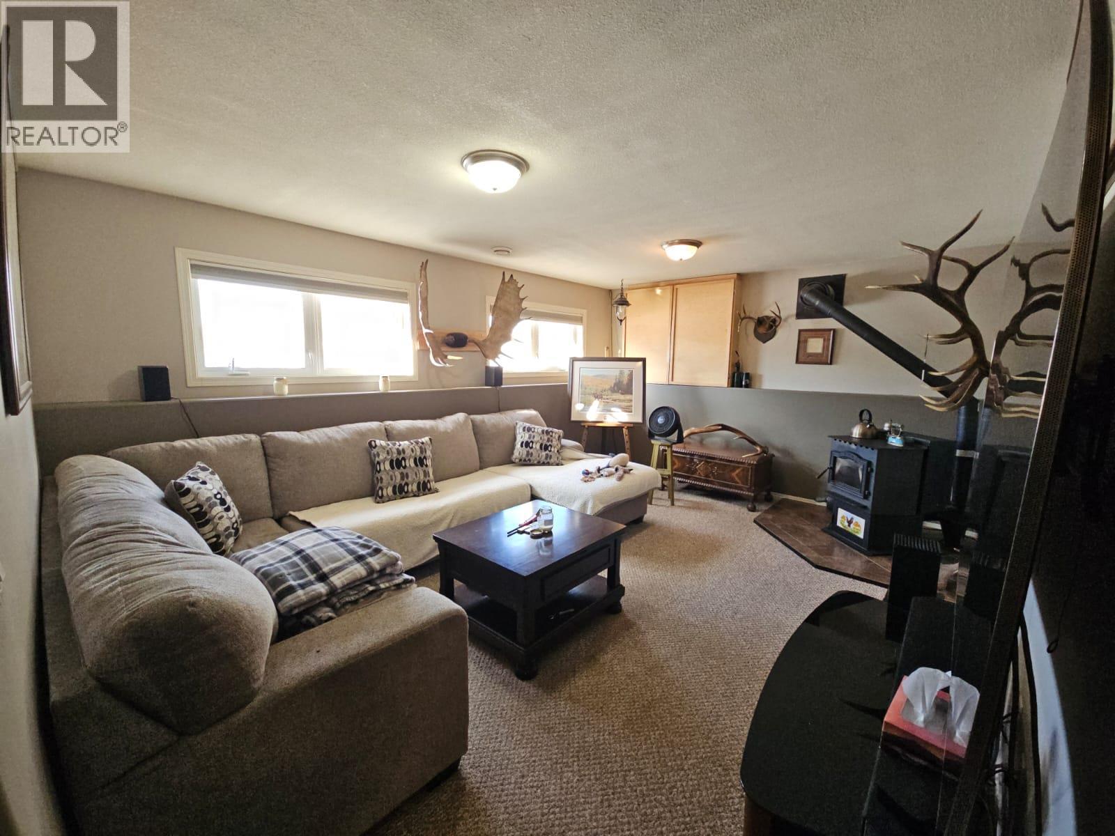 84 Wolverine Avenue, Tumbler Ridge, BC - Indoor Photo Showing Living Room