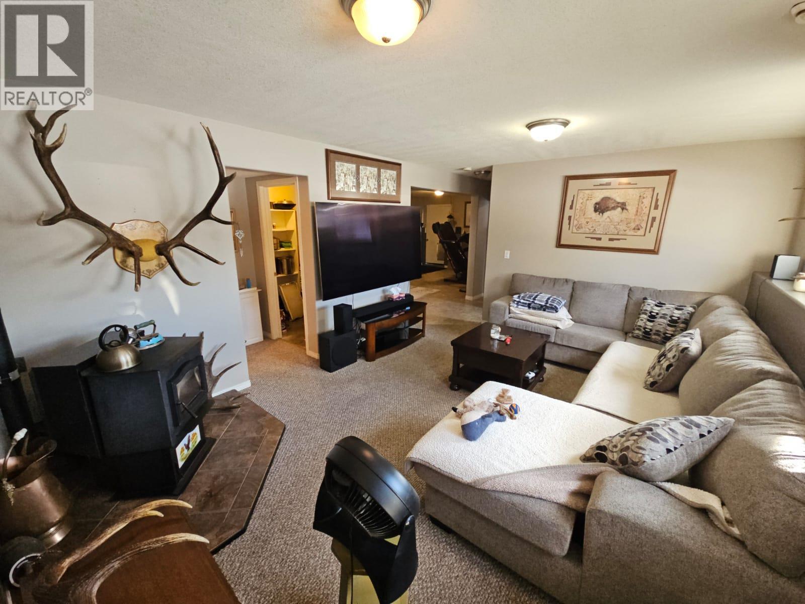 84 Wolverine Avenue, Tumbler Ridge, BC - Indoor Photo Showing Living Room