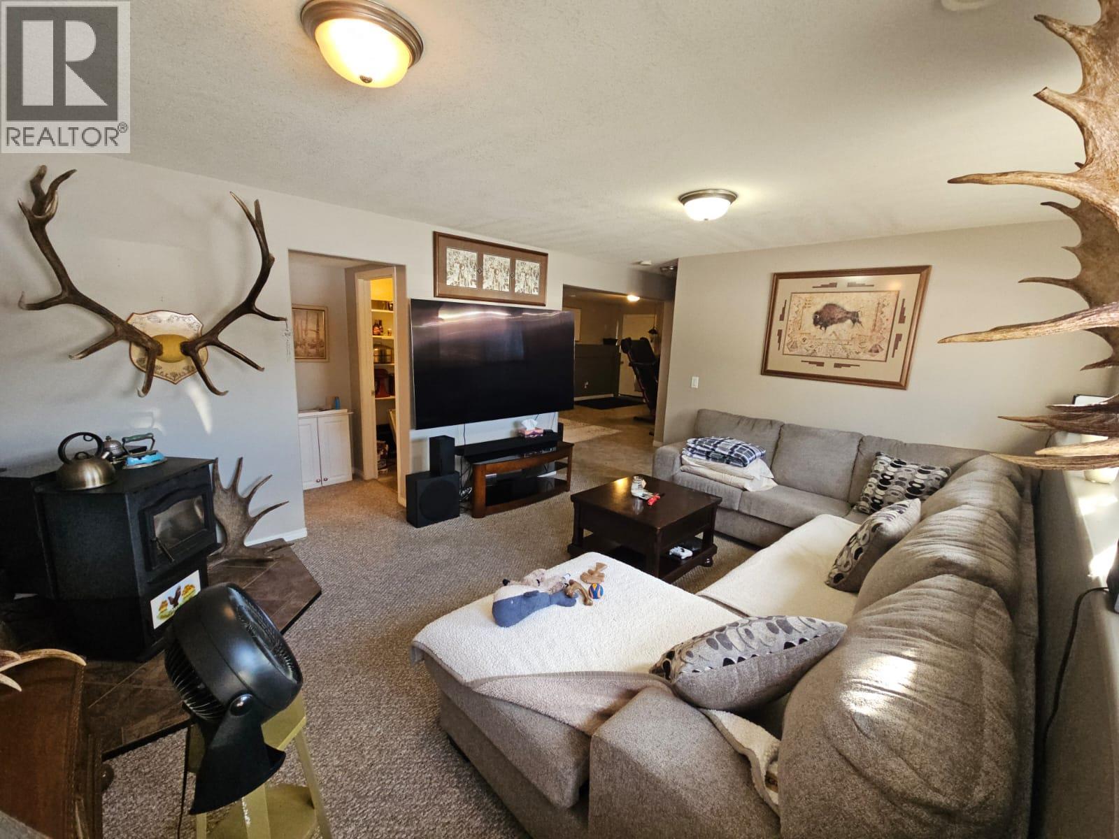 84 Wolverine Avenue, Tumbler Ridge, BC - Indoor Photo Showing Living Room