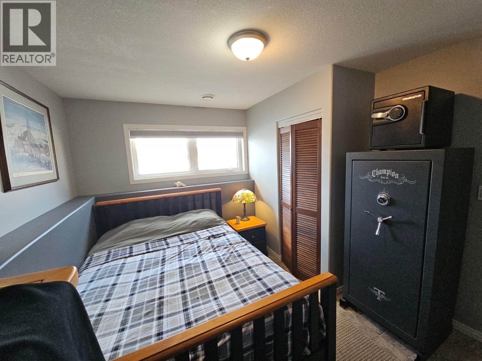 84 Wolverine Avenue, Tumbler Ridge, BC - Indoor Photo Showing Bedroom
