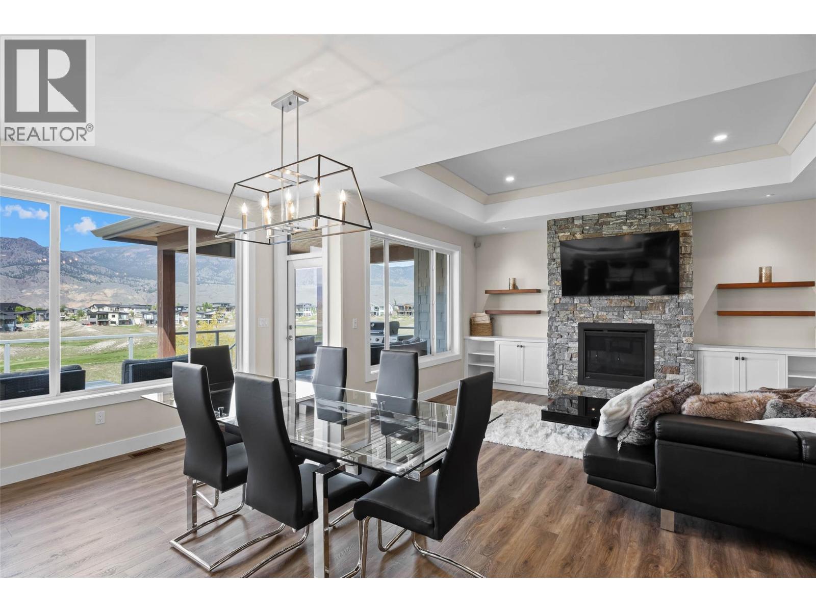 180 Rue Cheval Noir, Kamloops, BC - Indoor With Fireplace