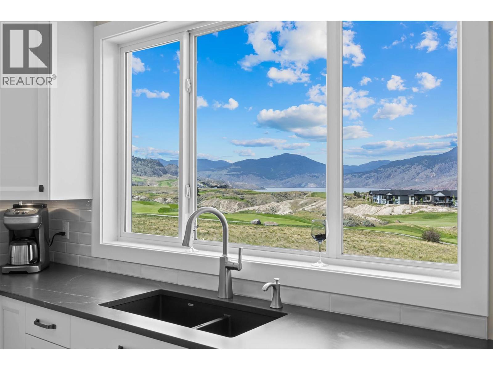 180 Rue Cheval Noir, Kamloops, BC - Indoor Photo Showing Kitchen With Double Sink