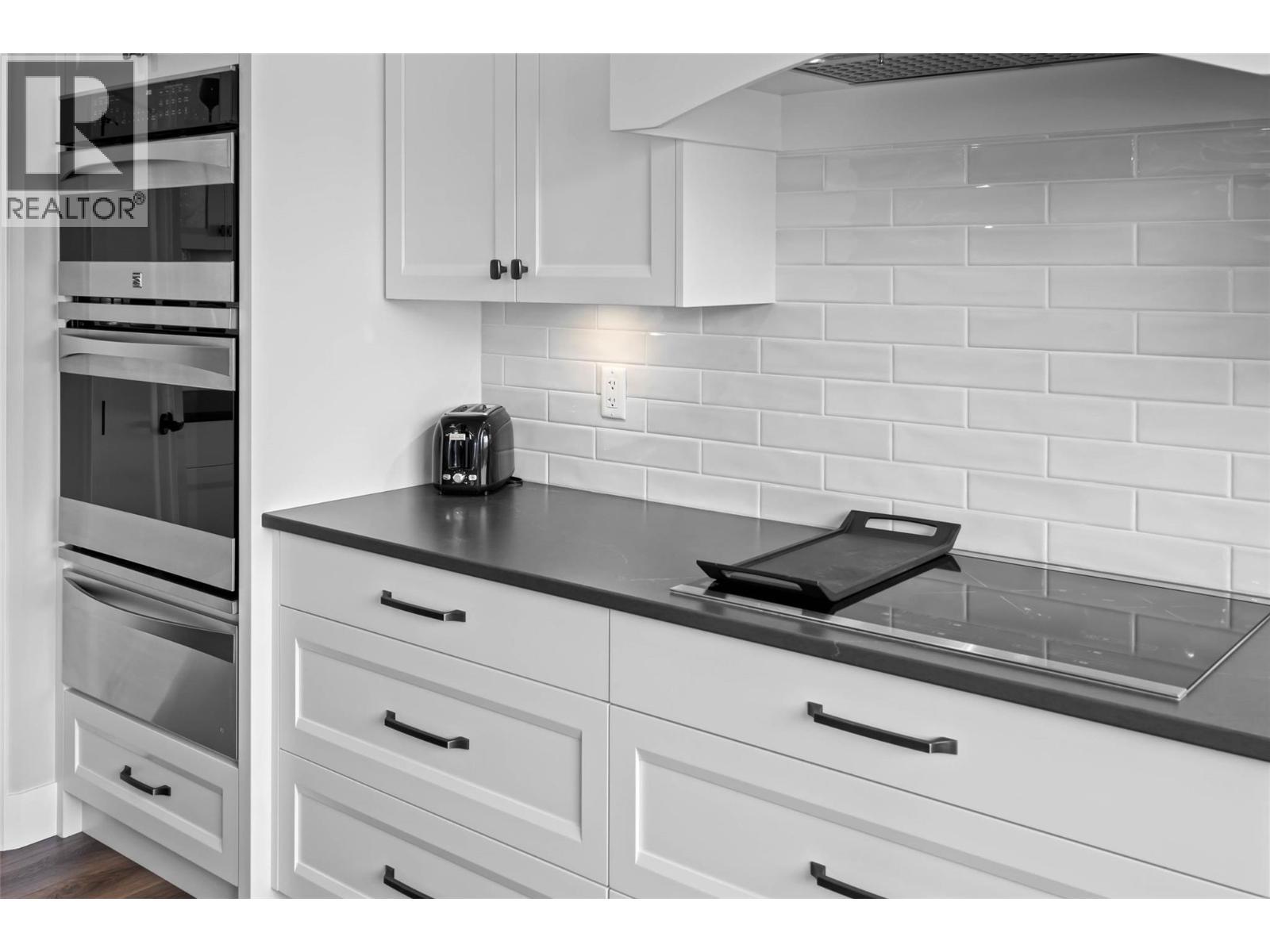 180 Rue Cheval Noir, Kamloops, BC - Indoor Photo Showing Kitchen