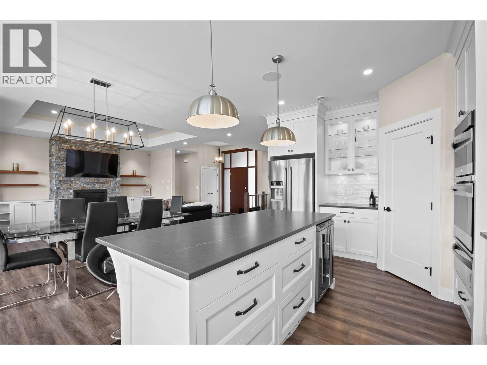 180 Rue Cheval Noir, Kamloops, BC - Indoor Photo Showing Kitchen With Upgraded Kitchen