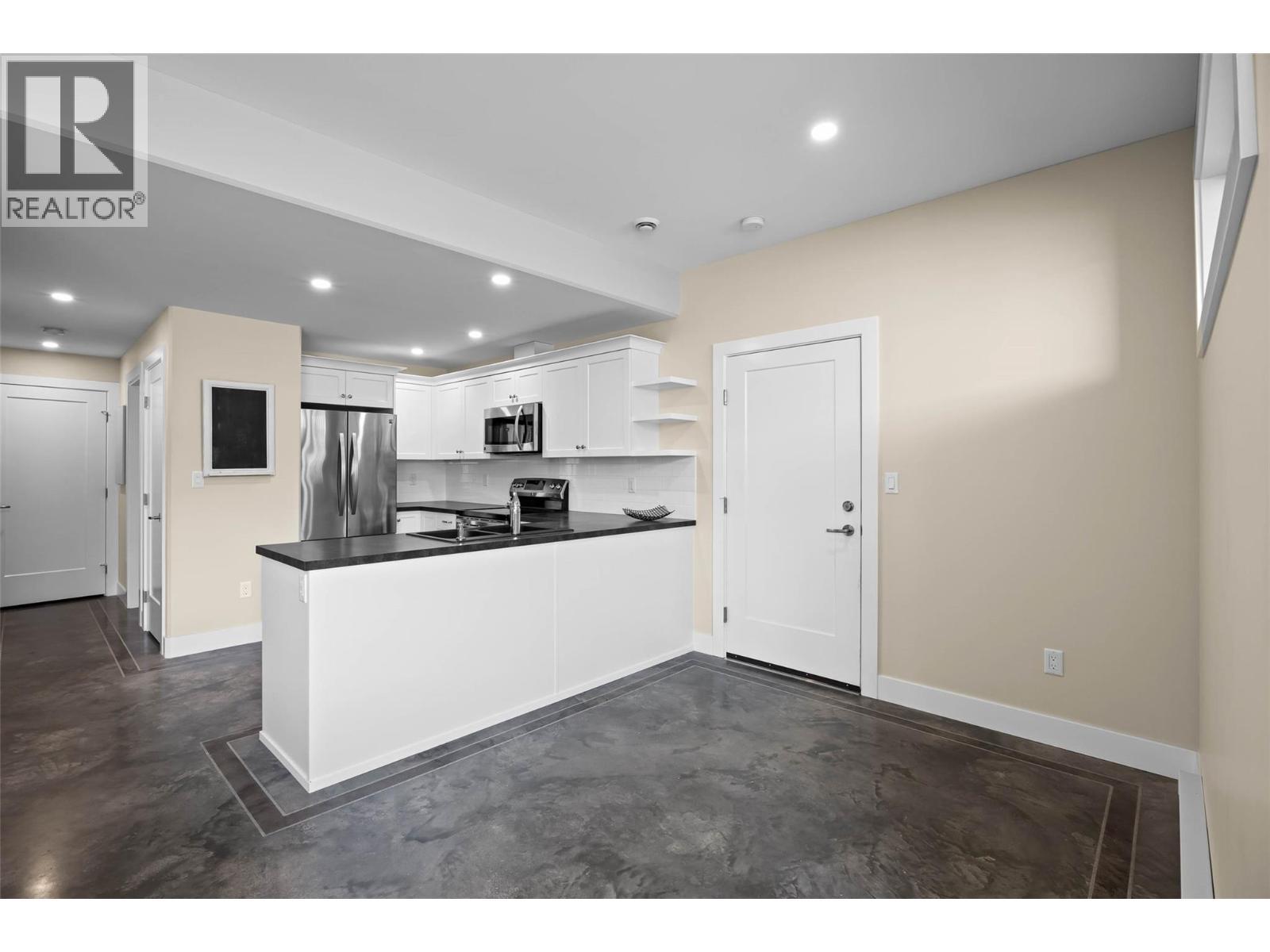 180 Rue Cheval Noir, Kamloops, BC - Indoor Photo Showing Kitchen