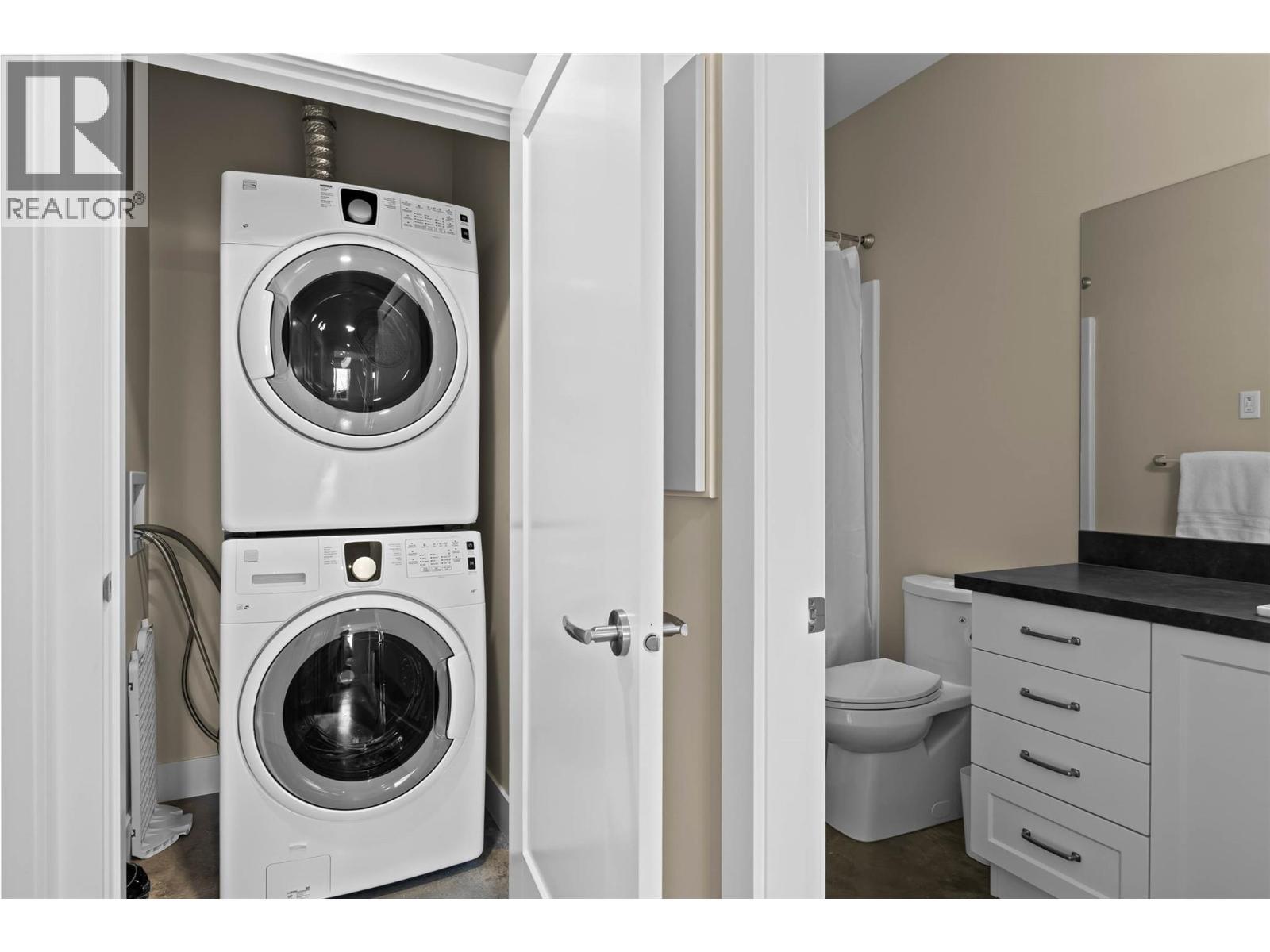 180 Rue Cheval Noir, Kamloops, BC - Indoor Photo Showing Laundry Room