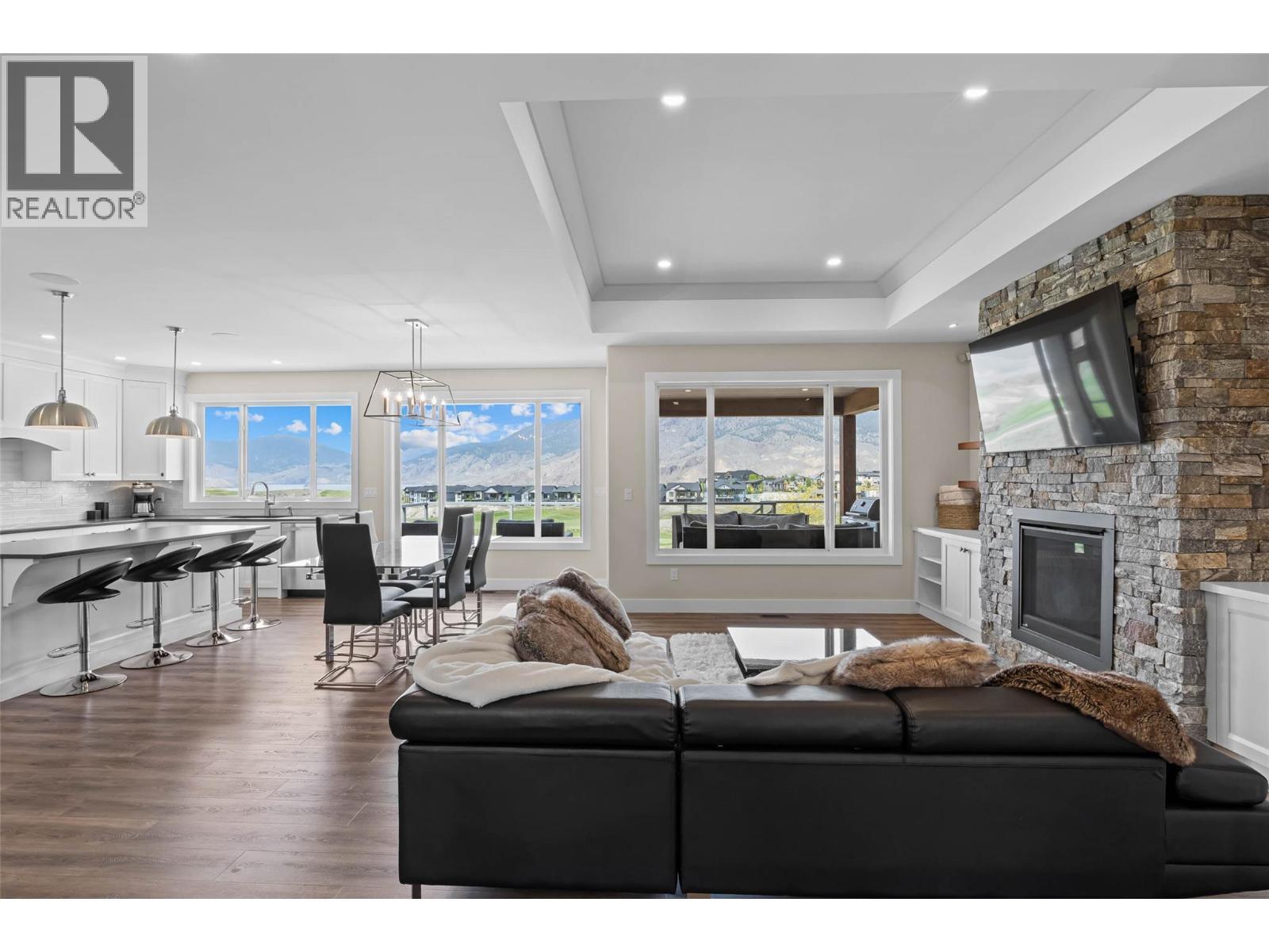 180 Rue Cheval Noir, Kamloops, BC - Indoor Photo Showing Living Room With Fireplace