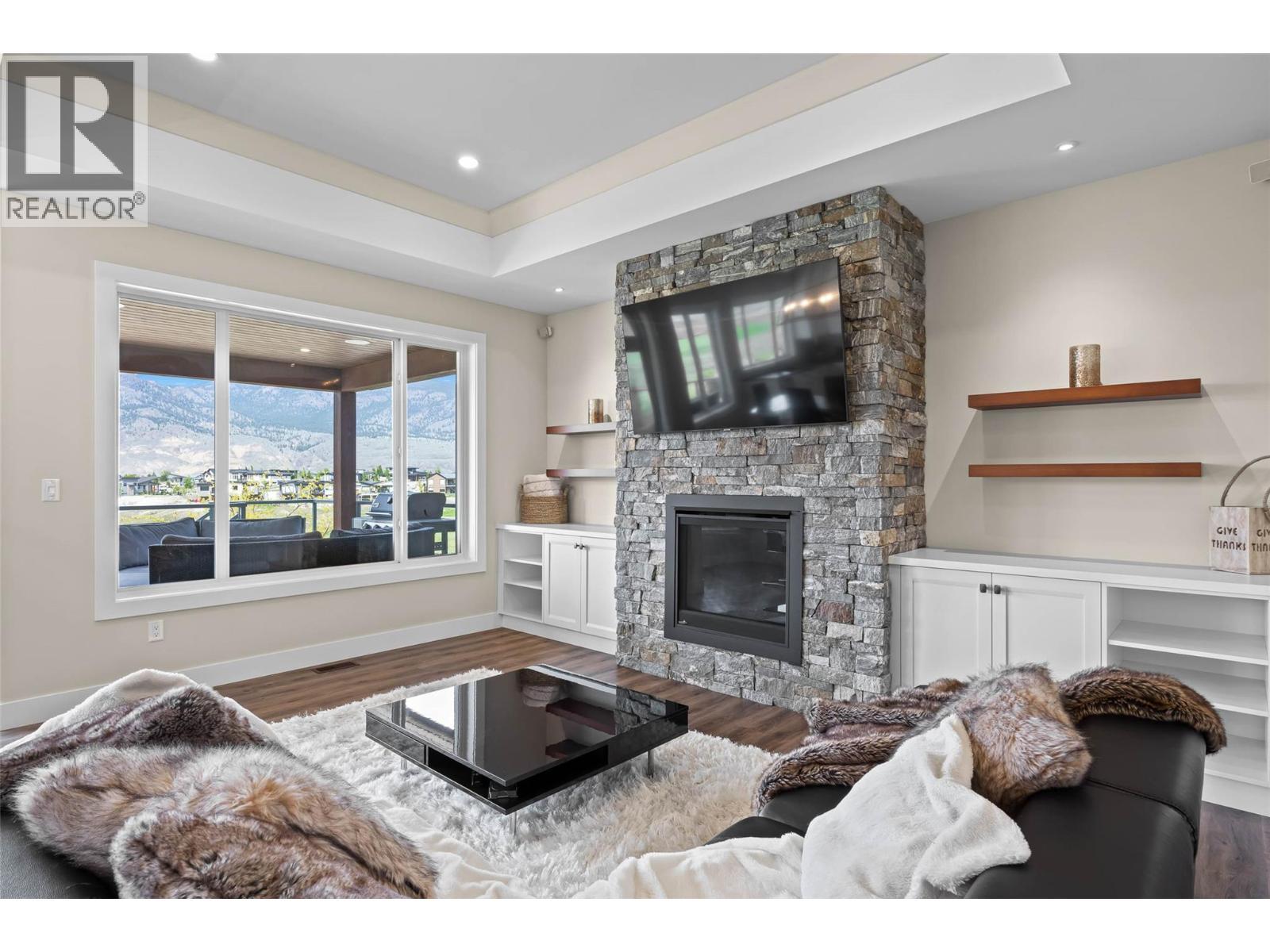 180 Rue Cheval Noir, Kamloops, BC - Indoor Photo Showing Living Room With Fireplace