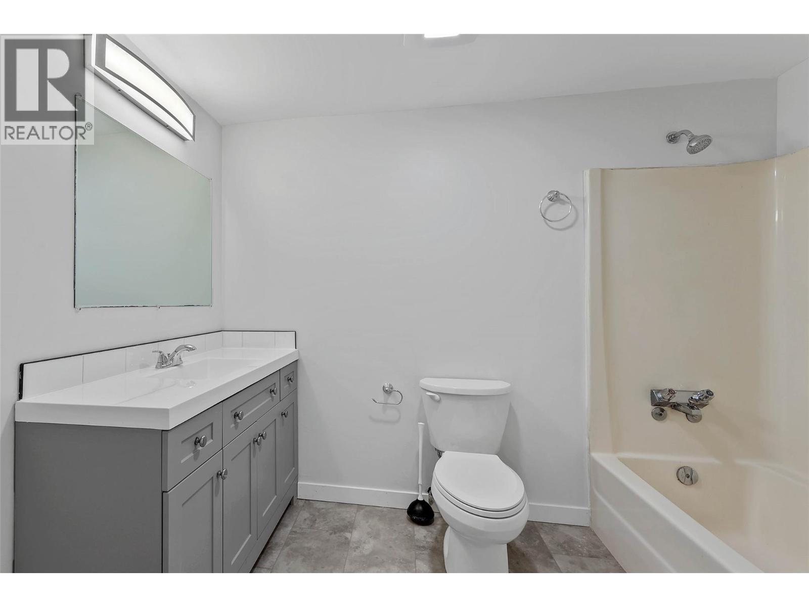 1900 Tranquille Road Unit# 38, Kamloops, BC - Indoor Photo Showing Bathroom