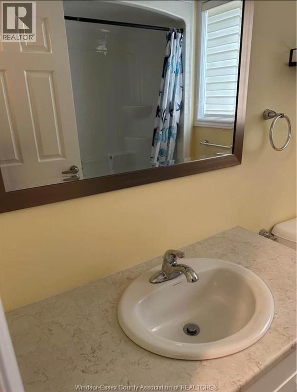1045 Niagara Unit# Upper, Windsor, ON - Indoor Photo Showing Bathroom