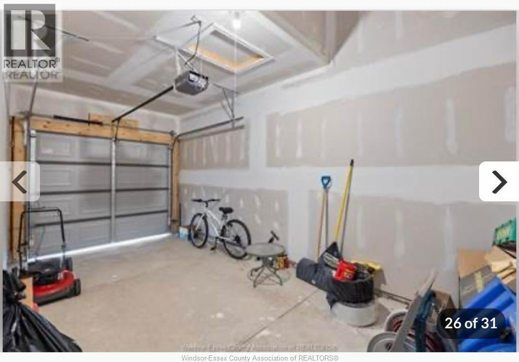 1045 Niagara Unit# Upper, Windsor, ON - Indoor Photo Showing Garage
