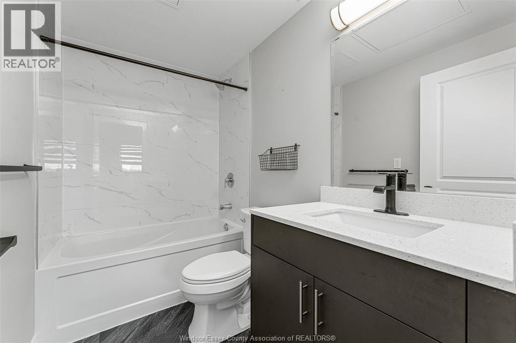 1611 Banwell Road Unit# 414, Windsor, ON - Indoor Photo Showing Bathroom