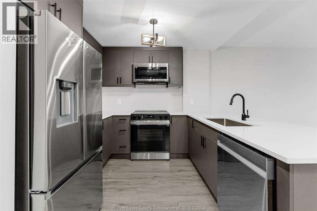 1611 Banwell Road Unit# 414, Windsor, ON - Indoor Photo Showing Kitchen With Stainless Steel Kitchen With Upgraded Kitchen