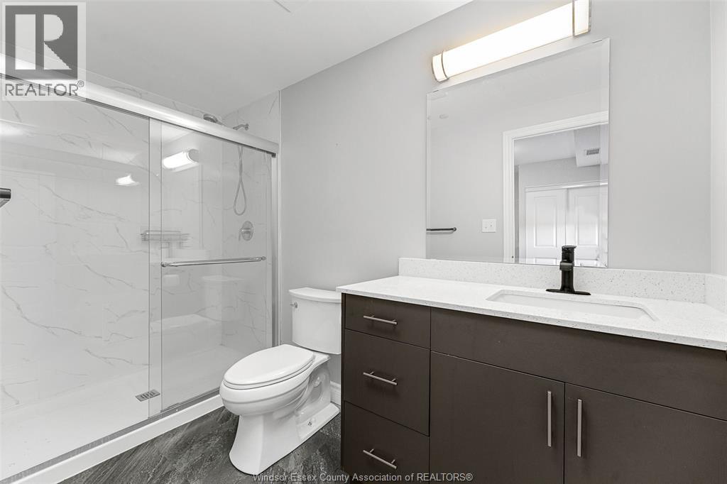 1611 Banwell Road Unit# 414, Windsor, ON - Indoor Photo Showing Bathroom