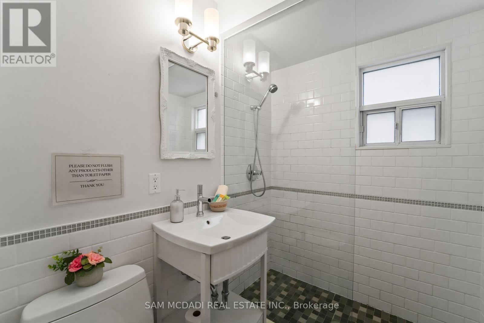 64 Wanita Road, Mississauga, ON - Indoor Photo Showing Bathroom