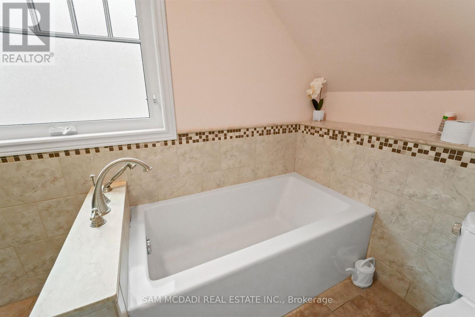 64 Wanita Road, Mississauga, ON - Indoor Photo Showing Bathroom