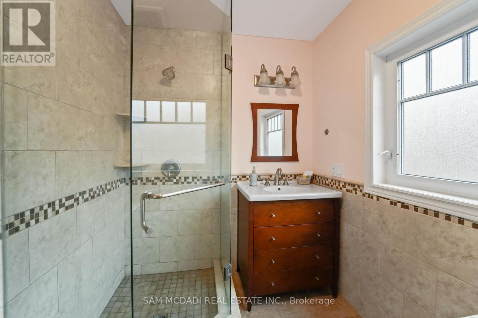 64 Wanita Road, Mississauga, ON - Indoor Photo Showing Bathroom