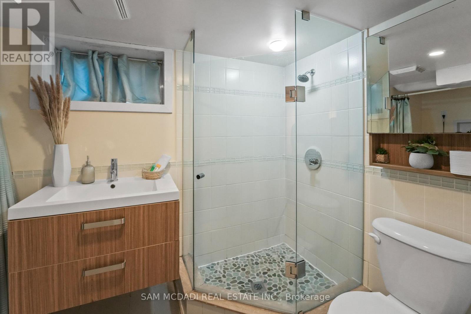 64 Wanita Road, Mississauga, ON - Indoor Photo Showing Bathroom