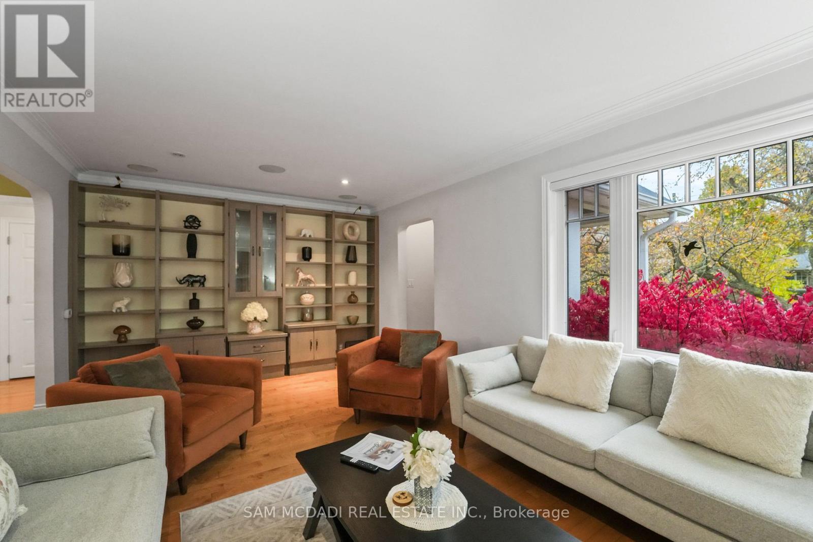 64 Wanita Road, Mississauga, ON - Indoor Photo Showing Living Room