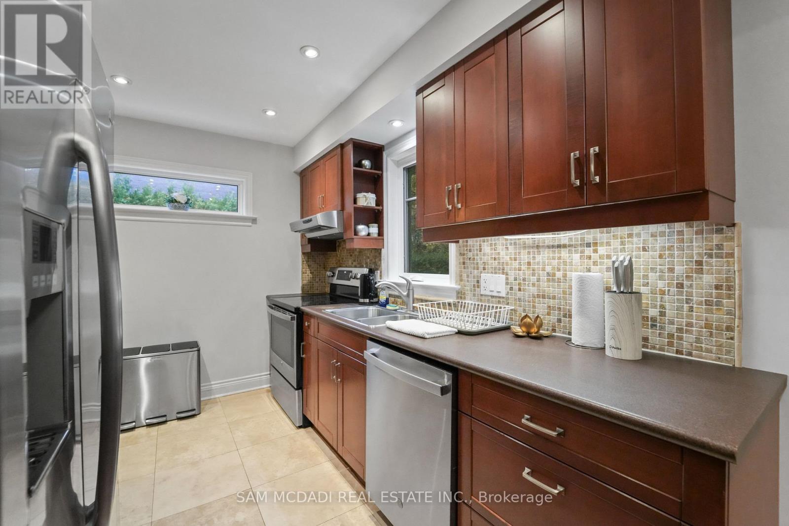 64 Wanita Road, Mississauga, ON - Indoor Photo Showing Kitchen With Double Sink