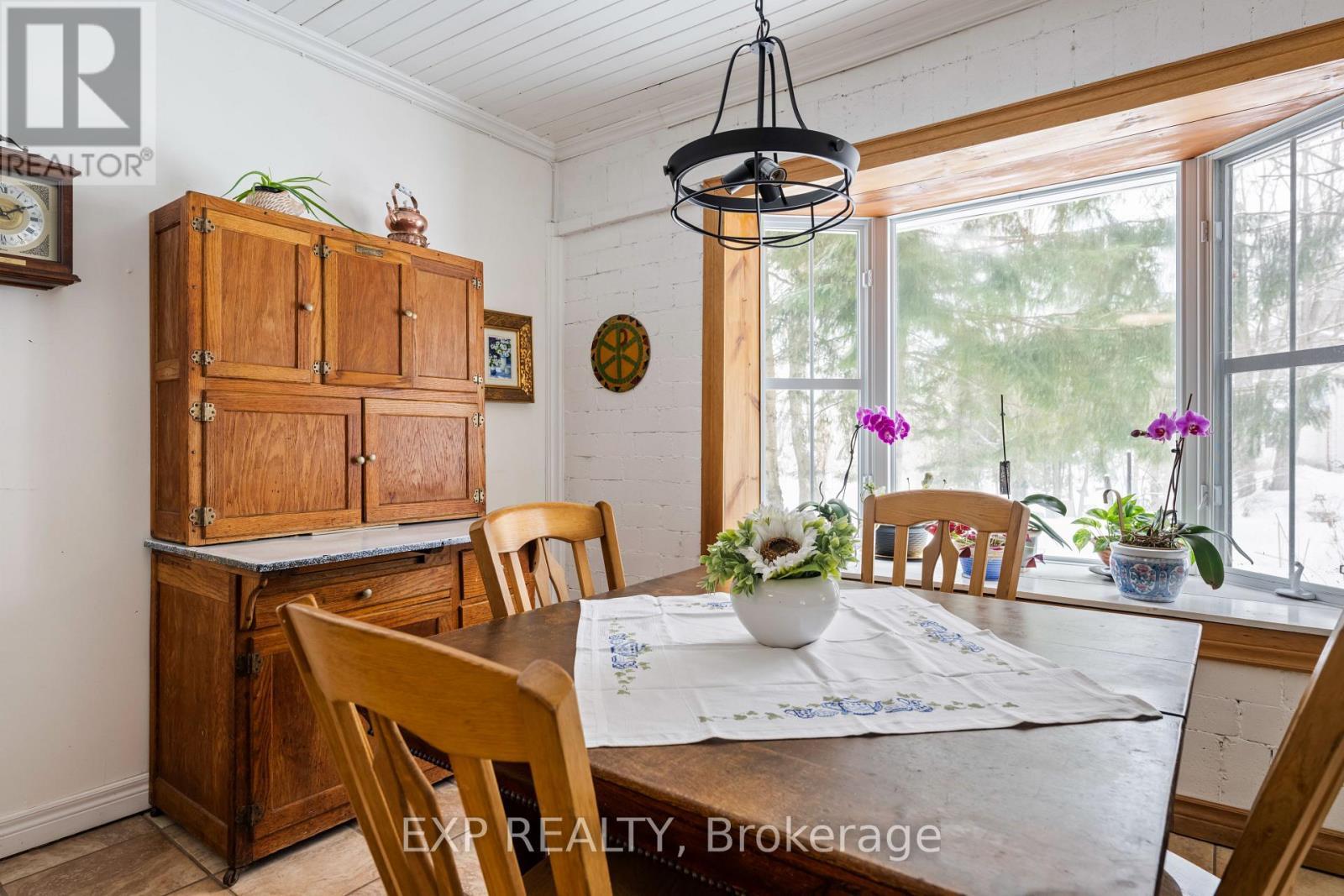 16 Mill Street, Amaranth, ON - Indoor Photo Showing Dining Room