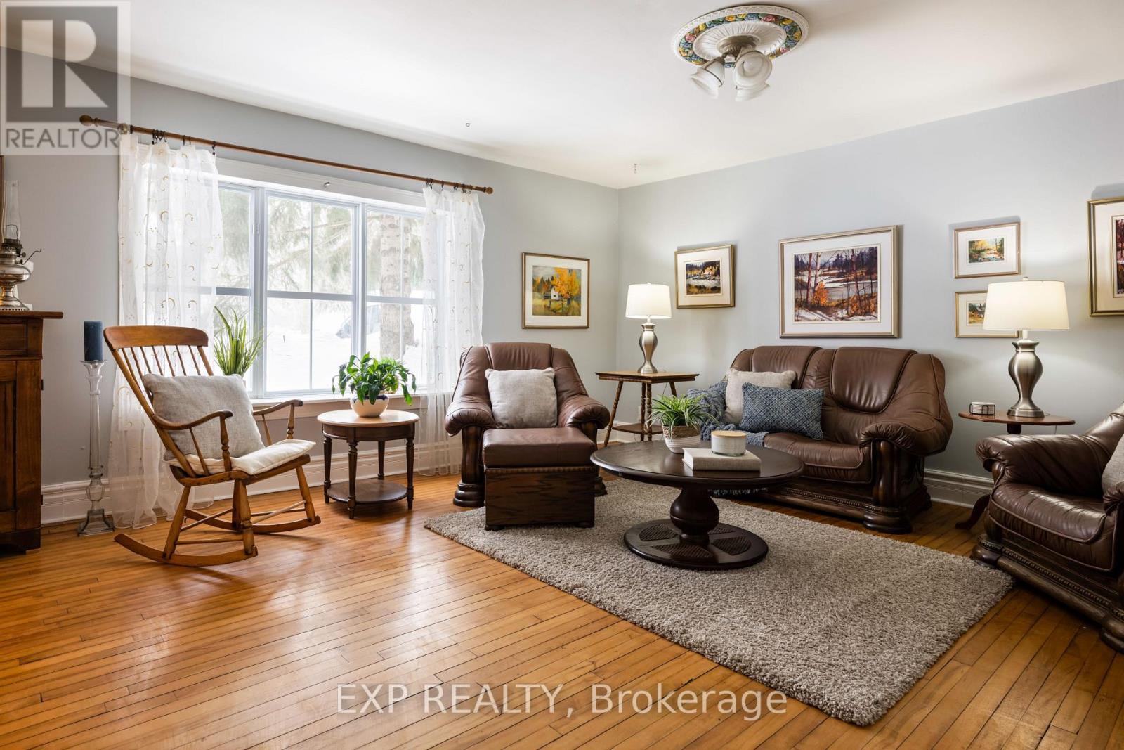 Front Living Room - 16 Mill Street, Amaranth, ON - Indoor Photo Showing Living Room