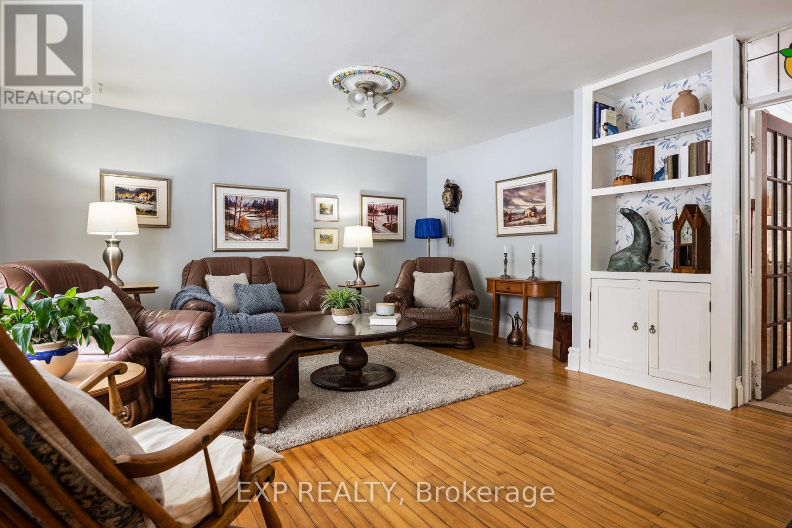 Front Living Room - 16 Mill Street, Amaranth, ON - Indoor Photo Showing Living Room