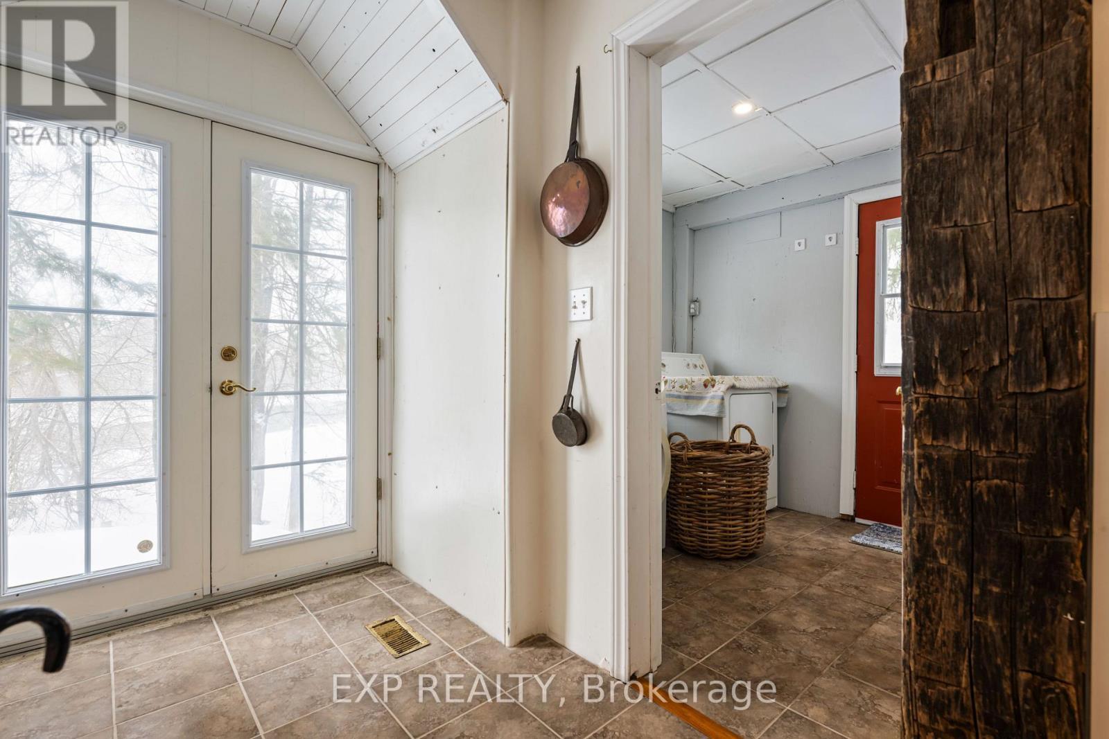 Back Family Room River Views - 16 Mill Street, Amaranth, ON - Indoor Photo Showing Other Room