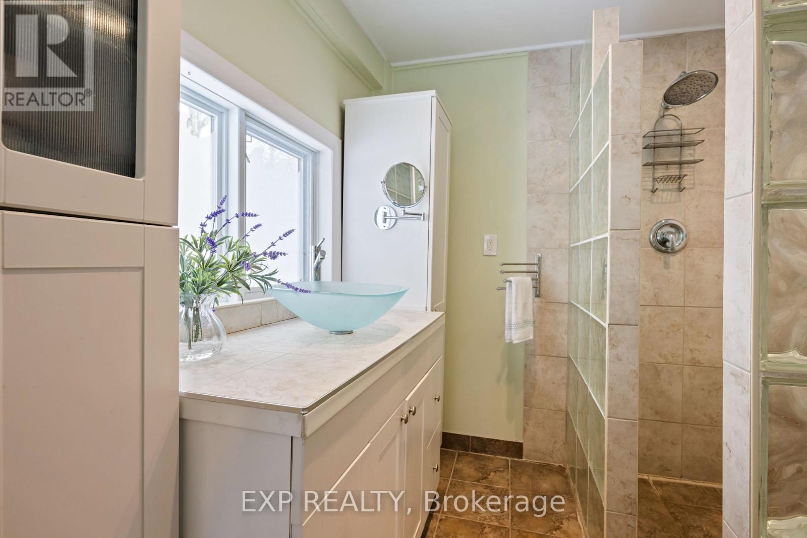 16 Mill Street, Amaranth, ON - Indoor Photo Showing Bathroom