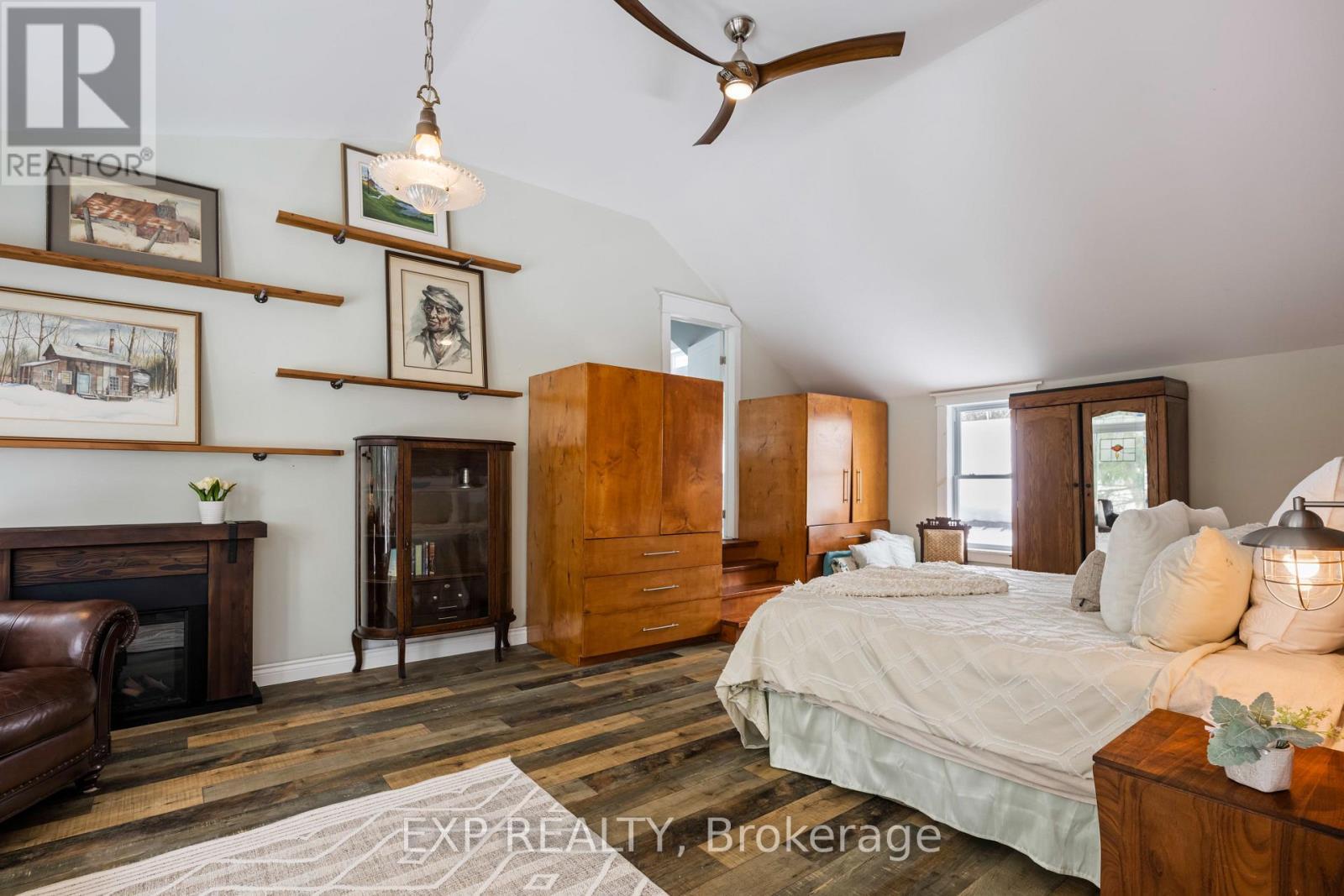 Primary Bedroom - 16 Mill Street, Amaranth, ON - Indoor Photo Showing Bedroom