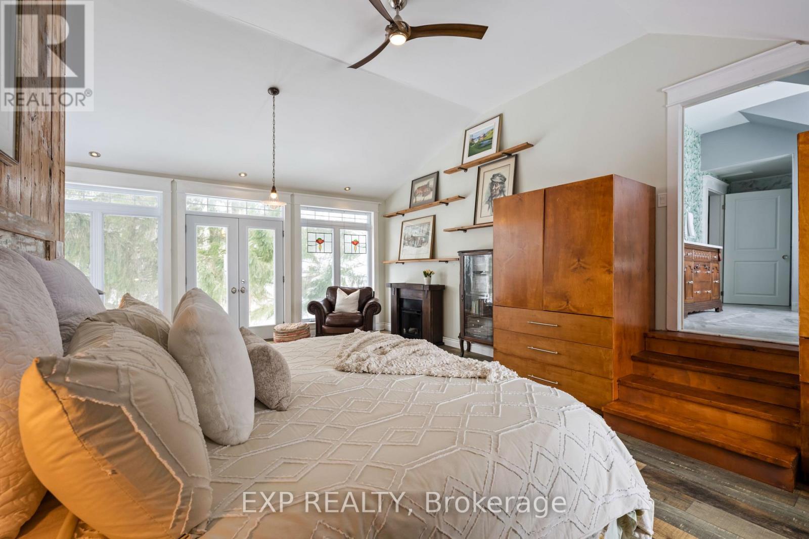 Primary Bedroom - 16 Mill Street, Amaranth, ON - Indoor Photo Showing Bedroom