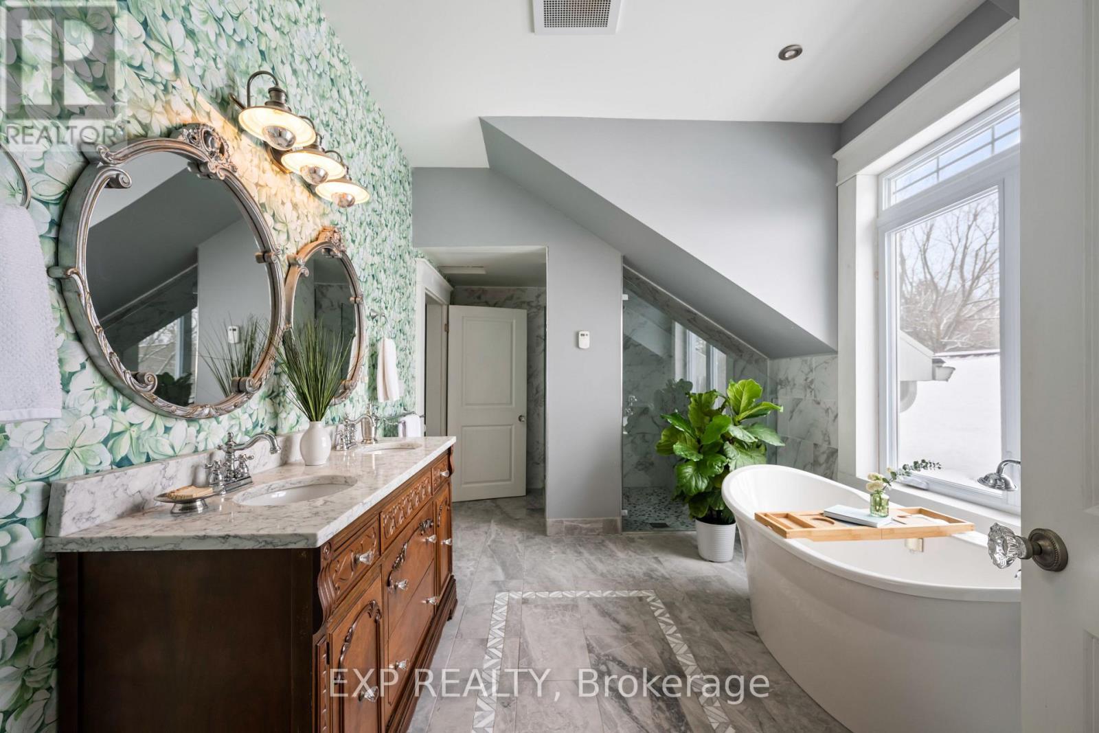 16 Mill Street, Amaranth, ON - Indoor Photo Showing Bathroom