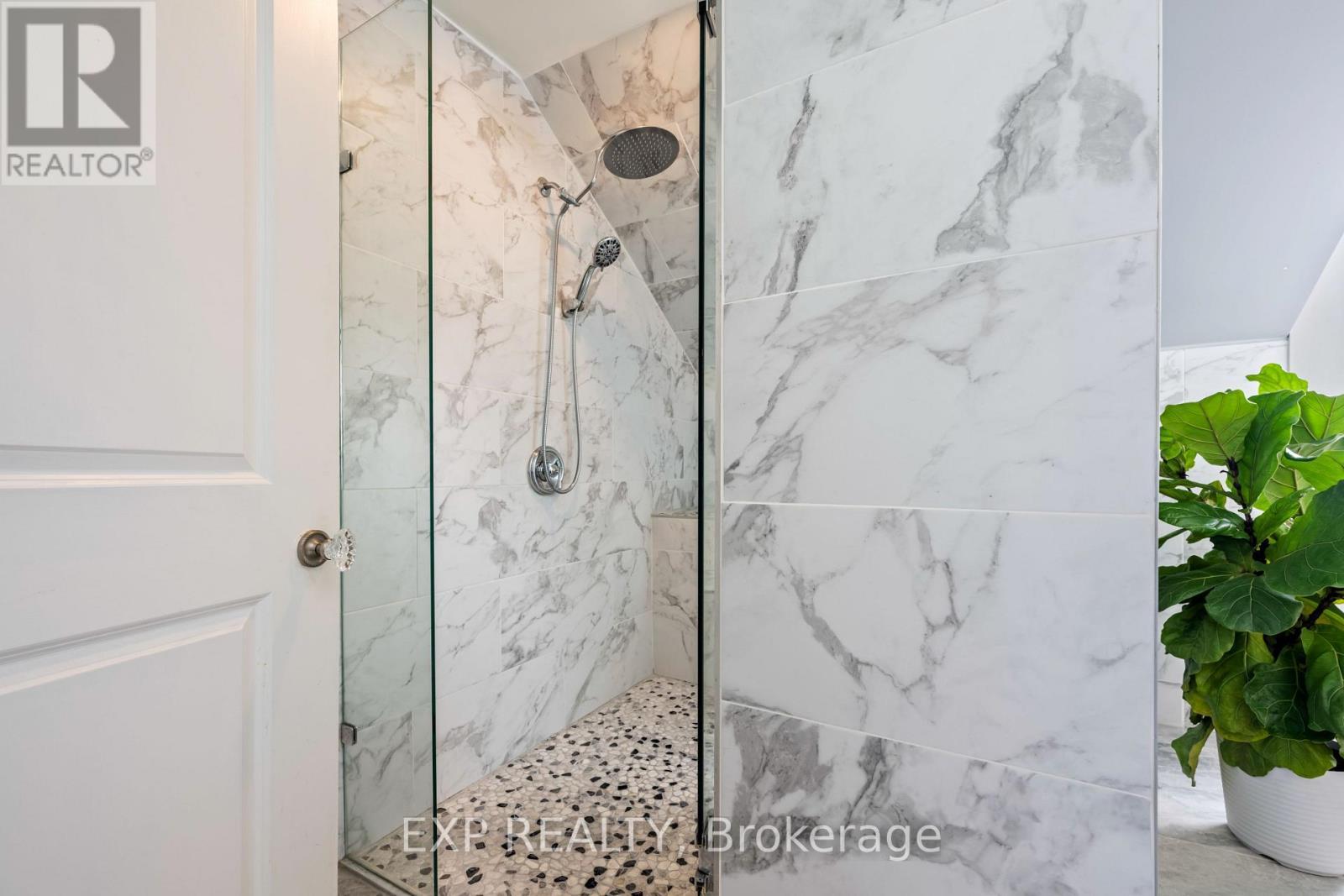 16 Mill Street, Amaranth, ON - Indoor Photo Showing Bathroom