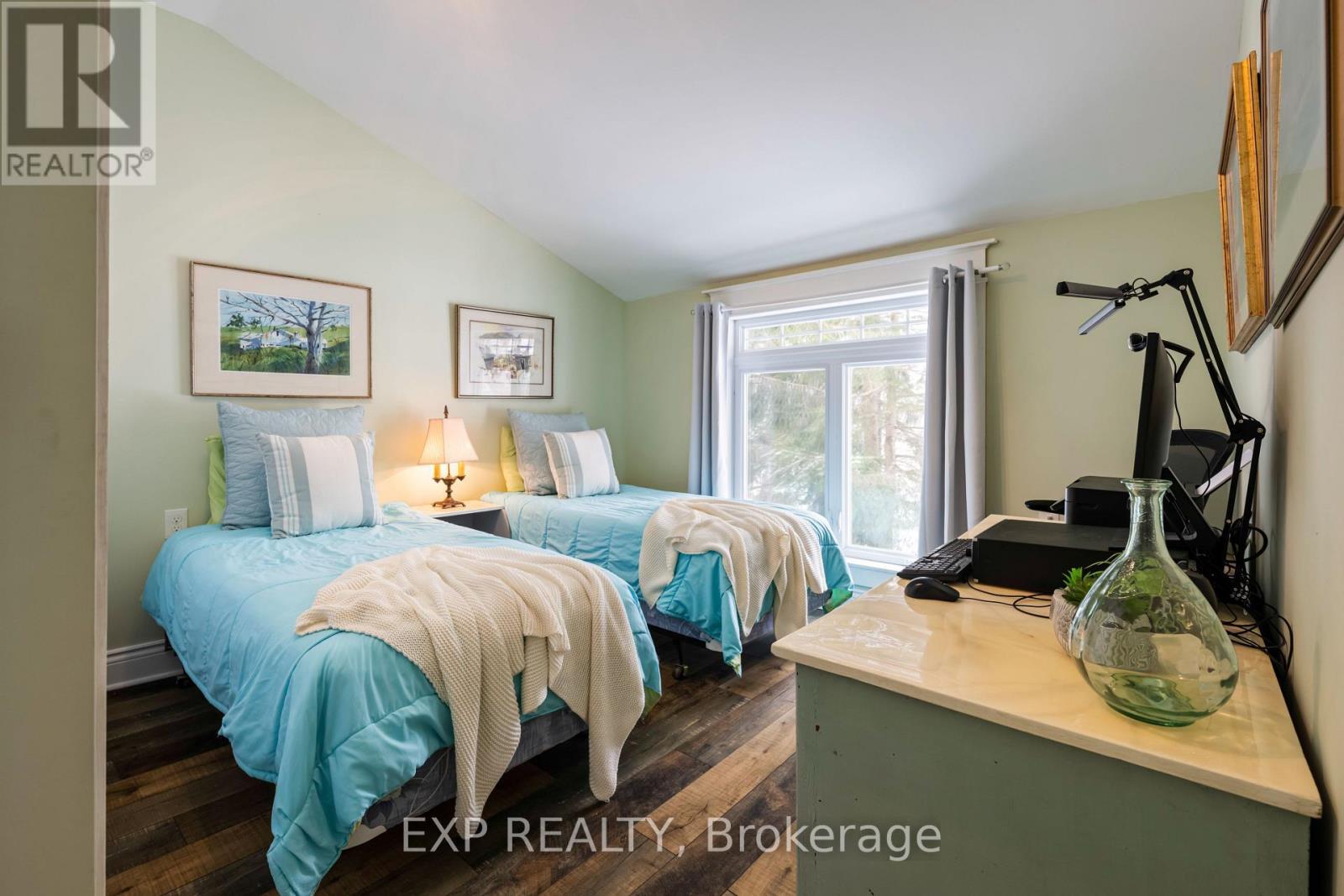 16 Mill Street, Amaranth, ON - Indoor Photo Showing Bedroom