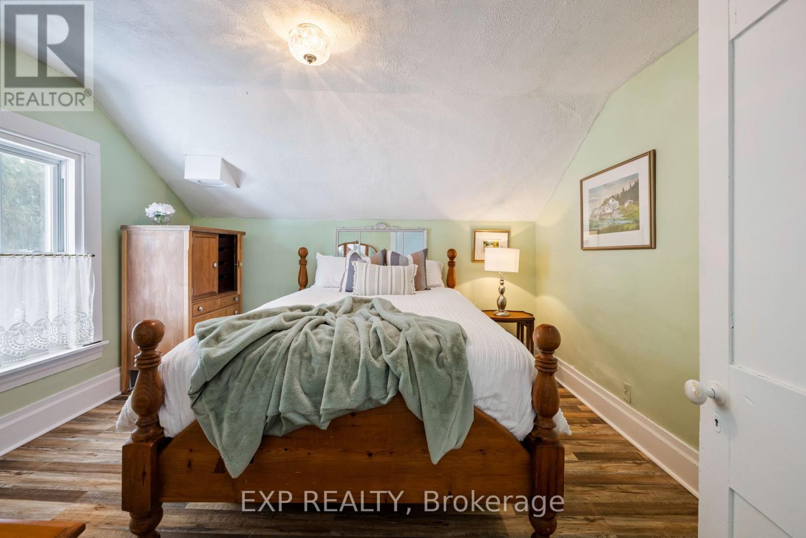 16 Mill Street, Amaranth, ON - Indoor Photo Showing Bedroom