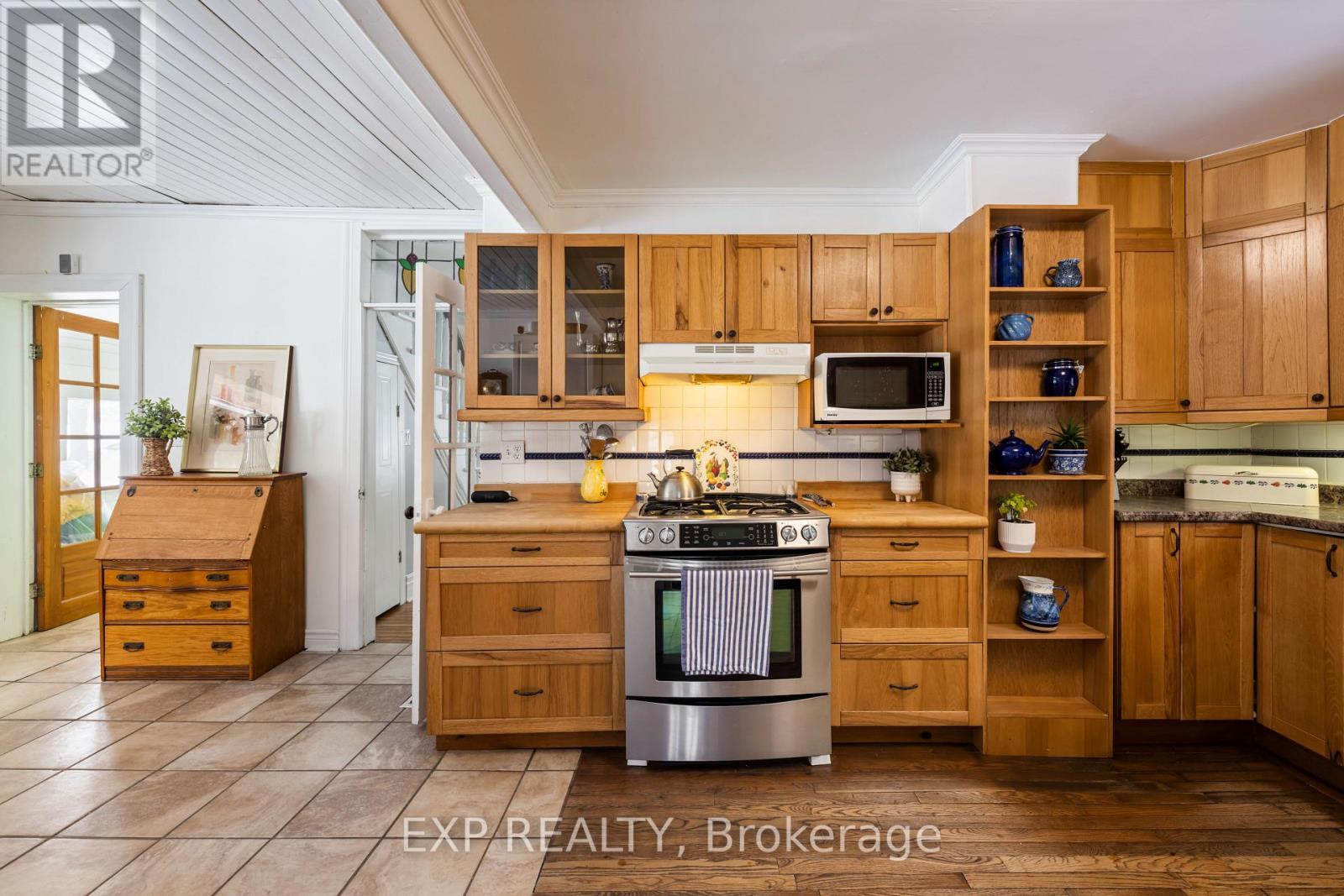 16 Mill Street, Amaranth, ON - Indoor Photo Showing Kitchen