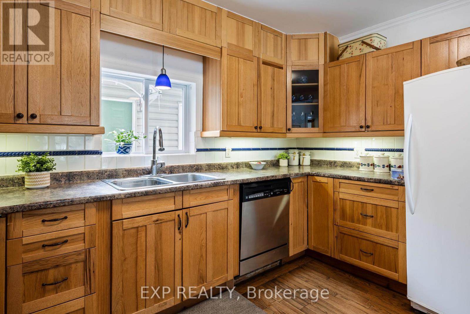 16 Mill Street, Amaranth, ON - Indoor Photo Showing Kitchen With Double Sink