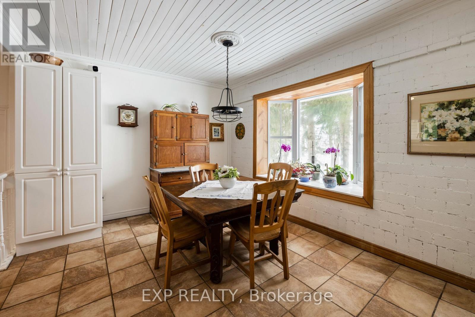 16 Mill Street, Amaranth, ON - Indoor Photo Showing Dining Room