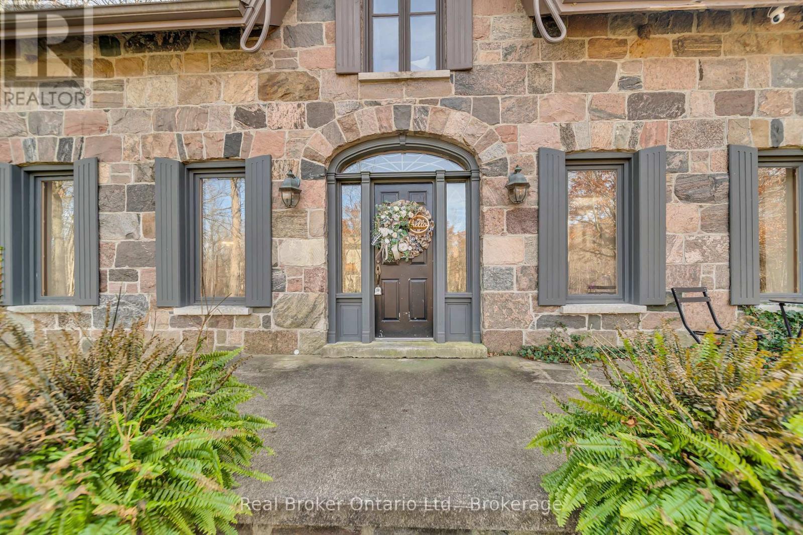 4766 Hyndman Drive, Southwest Middlesex, ON - Outdoor With Facade