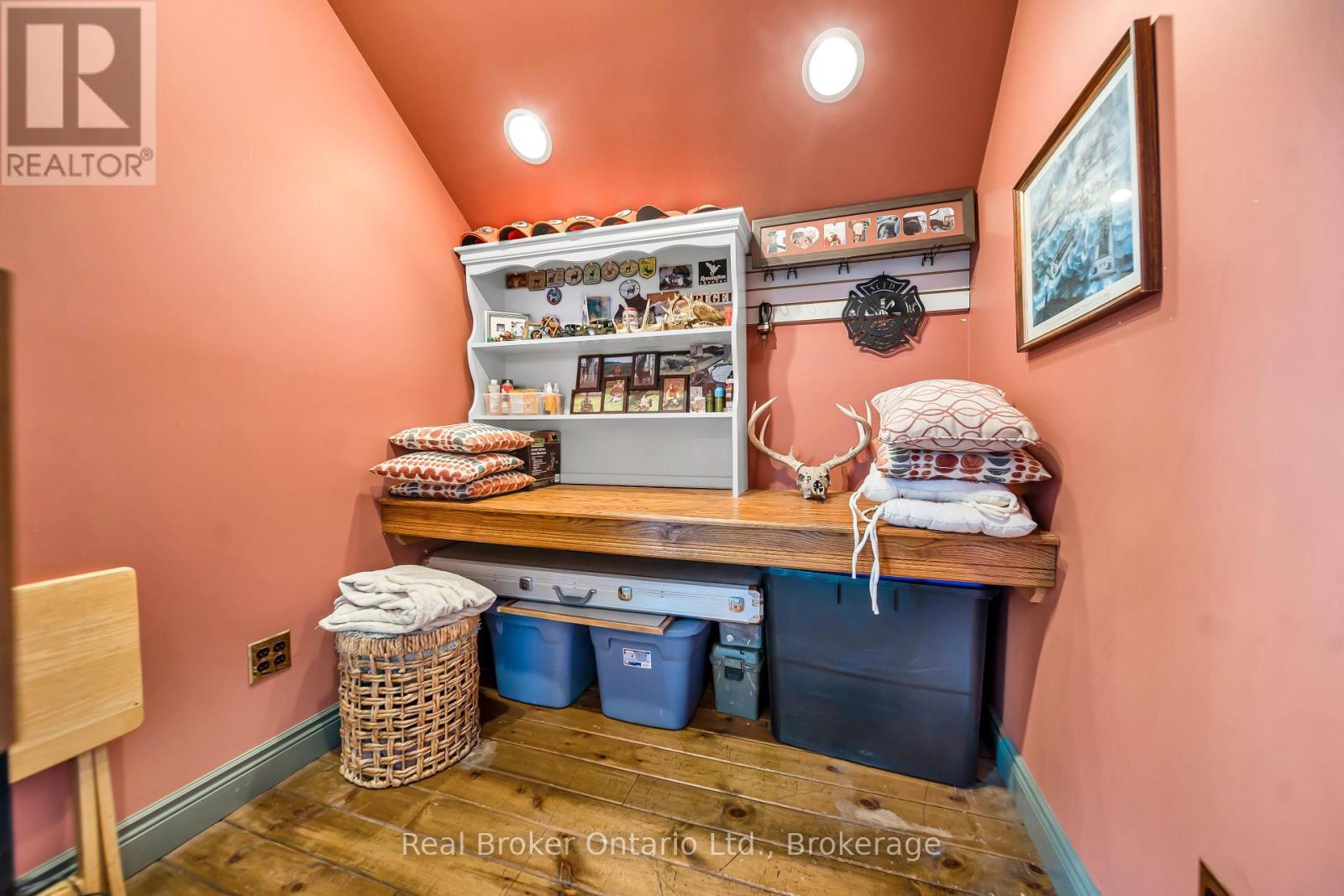 4766 Hyndman Drive, Southwest Middlesex, ON - Indoor