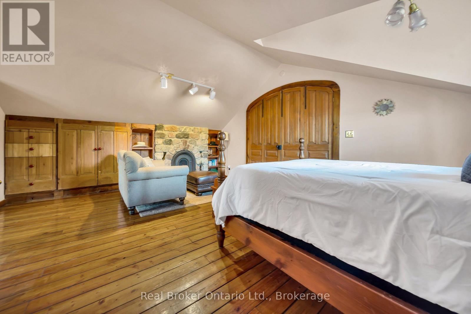 4766 Hyndman Drive, Southwest Middlesex, ON - Indoor Photo Showing Bedroom