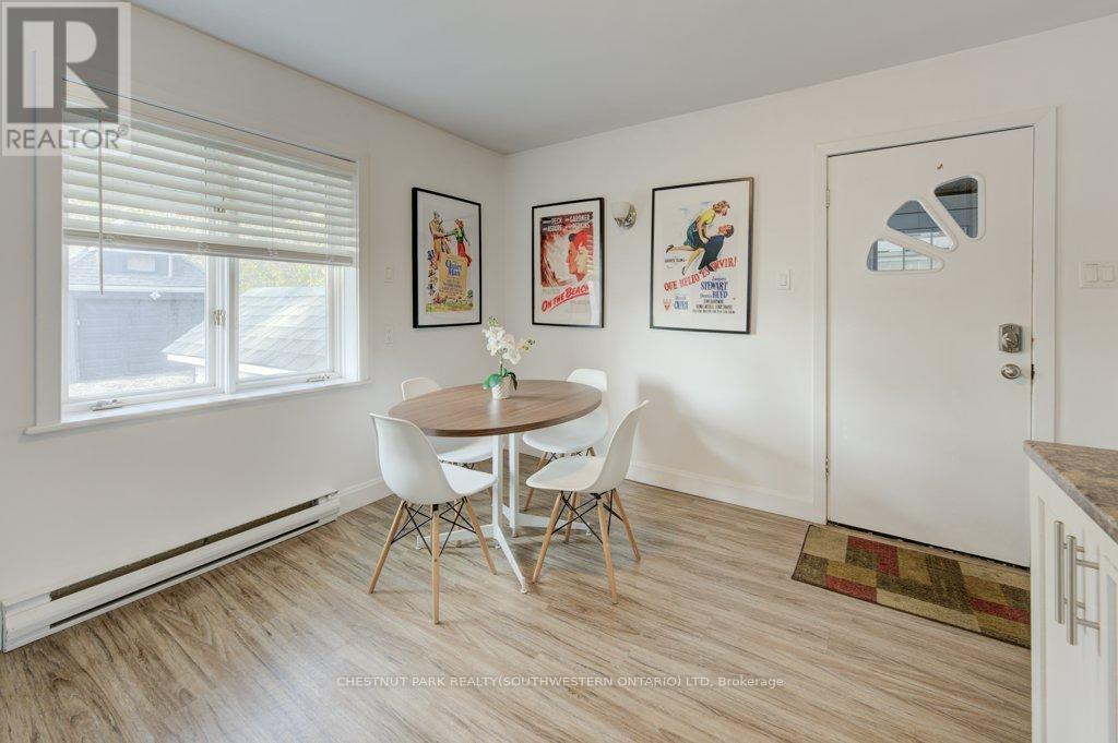 46 Cherry Street, Kitchener, ON - Indoor Photo Showing Dining Room