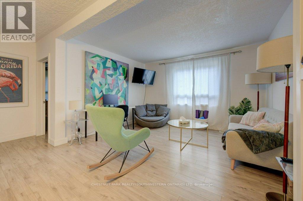 46 Cherry Street, Kitchener, ON - Indoor Photo Showing Living Room