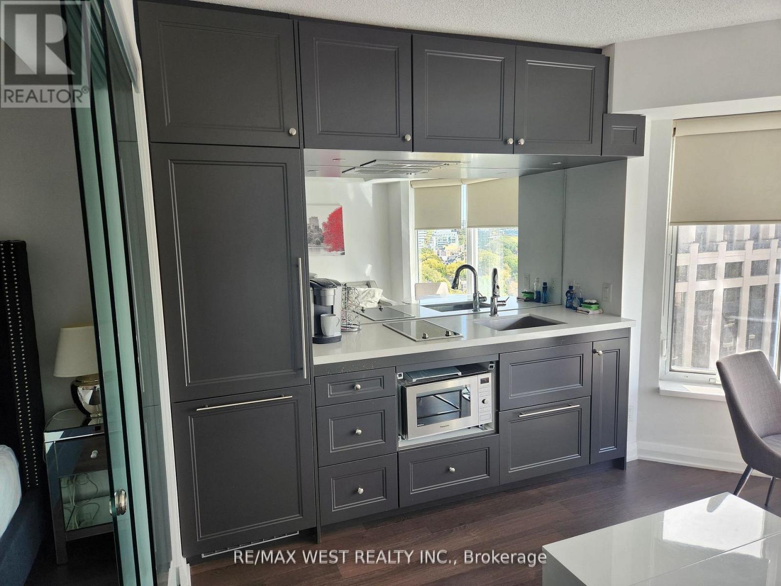 1616 - 155 Yorkville Avenue, Toronto, ON - Indoor