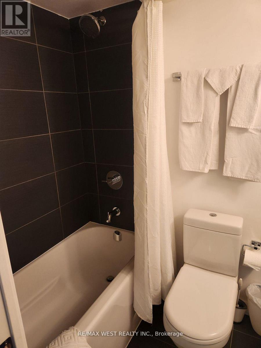 1616 - 155 Yorkville Avenue, Toronto, ON - Indoor Photo Showing Bathroom