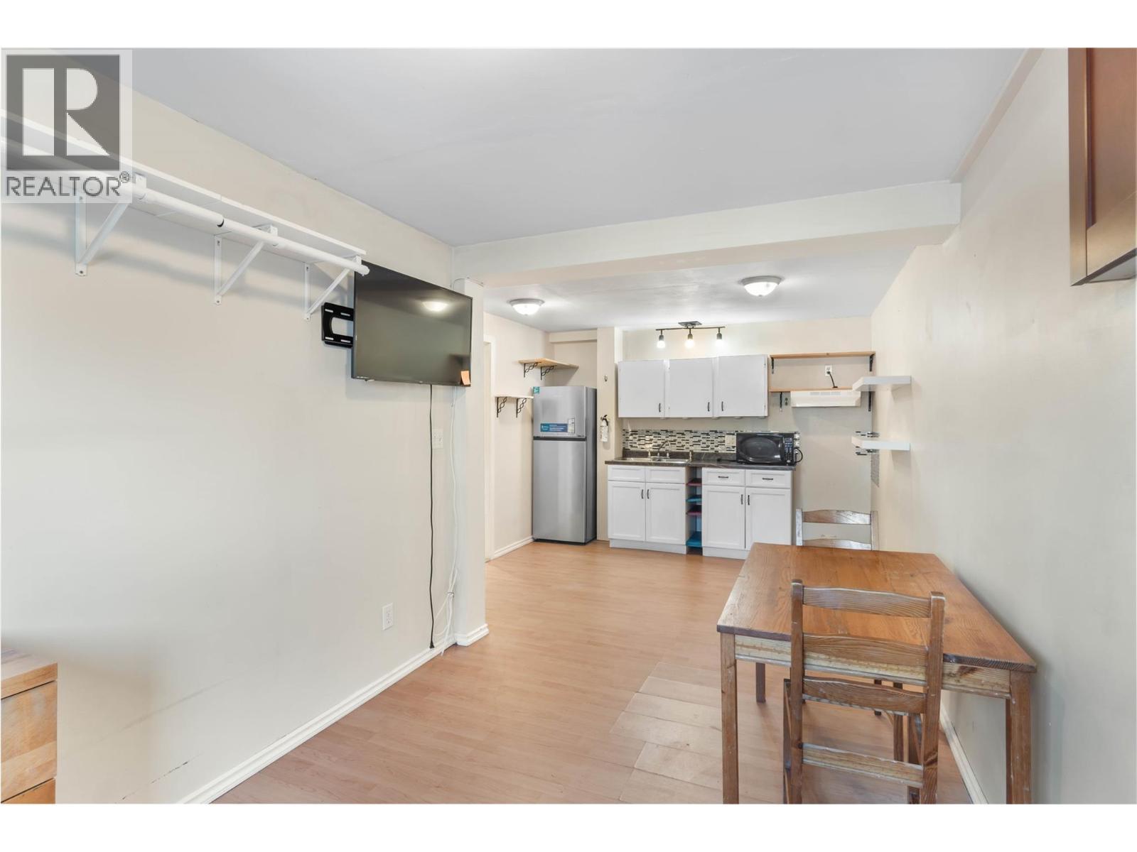 1605 Summit Drive Unit# 64, Kamloops, BC - Indoor Photo Showing Kitchen