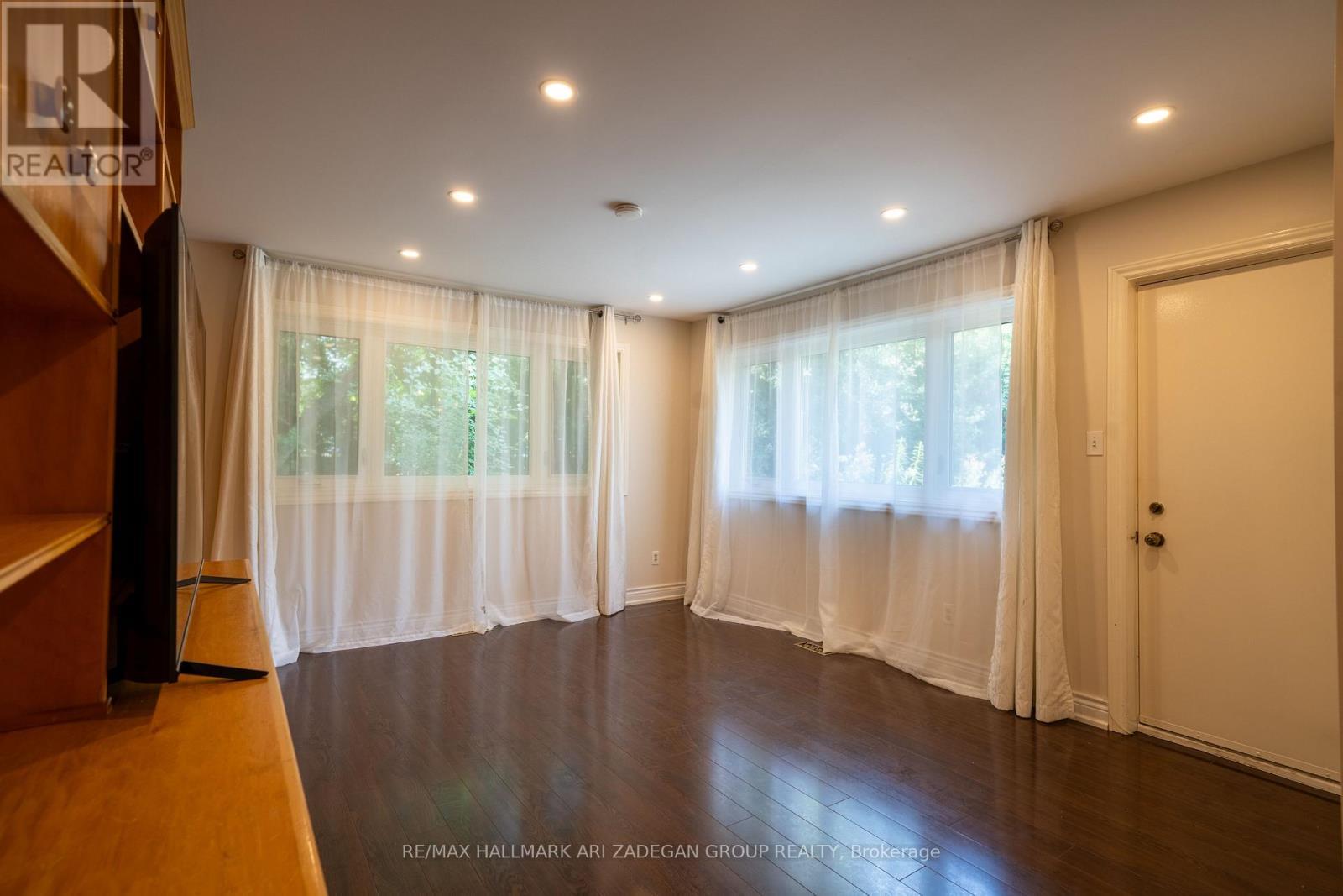 22 Silver Aspen Drive, Markham, ON - Indoor Photo Showing Other Room