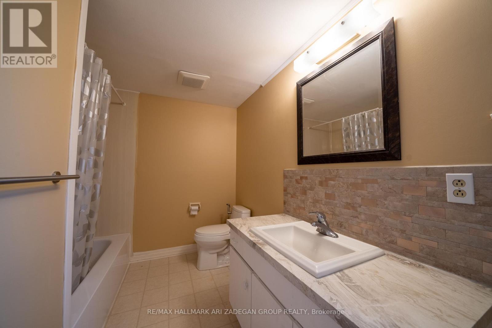 22 Silver Aspen Drive, Markham, ON - Indoor Photo Showing Bathroom