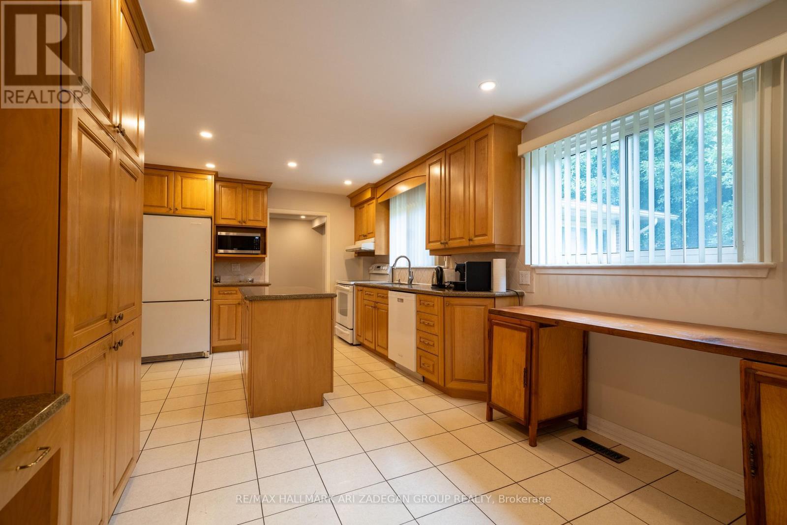 22 Silver Aspen Drive, Markham, ON - Indoor Photo Showing Kitchen